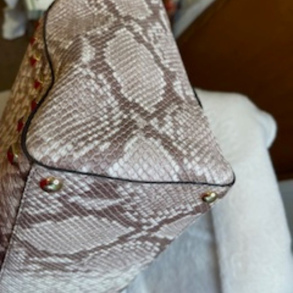 SOLD…MICHAEL KORS EUC SNAKESKIN LEATHER TOTE - Picture 4 of 10